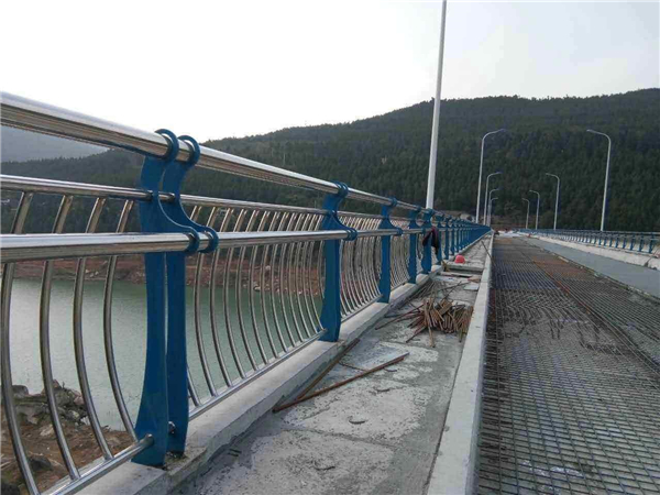 南通不锈钢桥梁护栏的特点及其在桥梁安全中的重要作用